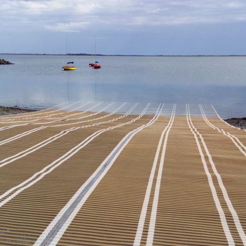 Rampe-tapis de mise à l'eau bateau enroulable couleur bois